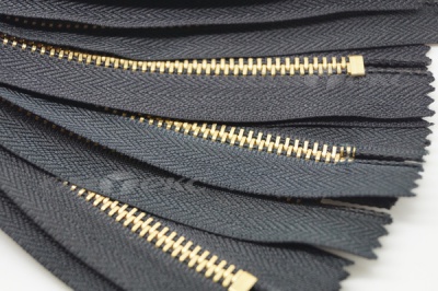 18см молнии джинсовые №322 черный авт. т4 латунь - купить в Тюмени. Цена: 28.62 руб.